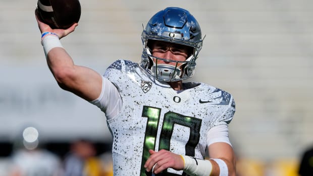 Oregon quarterback Bo Nix warms up prior to an NCAA college football game against Arizona State, Saturday, Nov. 18, 2023, in Tempe, Ariz. (AP Photo/Matt York)   